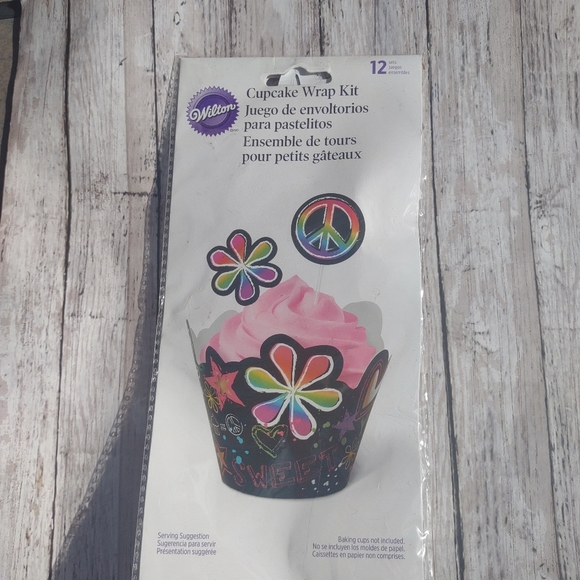 🆕 Wilton 12 Cup Cake Wraps Rainbow Peace - Picture 7 of 8